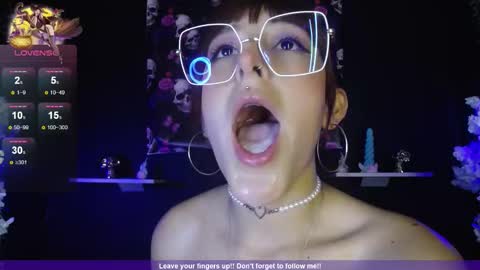 Snapshot of _alhanna chatting on 10-15-25, 10:43 Alhanna online show from 10-15-25, 10:43