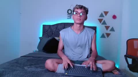 Snapshot of _andrew_willyams chatting on 01-14-25, 07:11 Andres online show from 01-14-25, 07:11