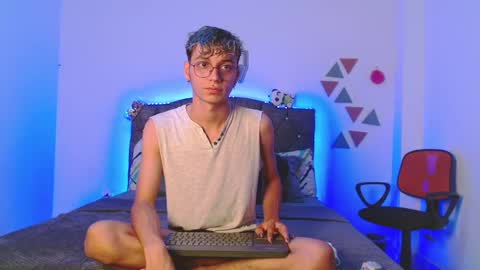 Snapshot of _andrew_willyams chatting on 01-19-25, 11:01 Andres online show from 01-19-25, 11:01