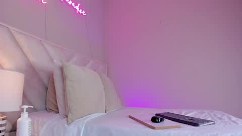 ngela  online show from 02-24-25, 09:41