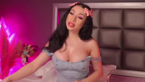 Snapshot of _anna_bloom chatting on 02-20-25, 11:32 Anna online show from 02-20-25, 11:32