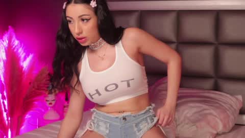 Snapshot of _anna_bloom chatting on 02-23-25, 02:40 Anna online show from 02-23-25, 02:40