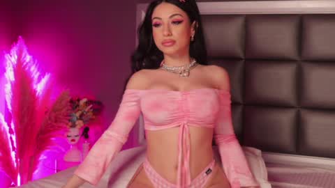 Snapshot of _anna_bloom chatting on 02-23-25, 11:25 Anna online show from 02-23-25, 11:25