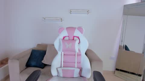    online show from 10-11-25, 12:15