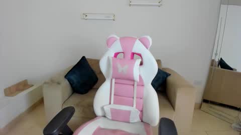    online show from 01-12-26, 12:21