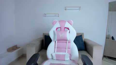 Snapshot of _april_smith_ chatting on 02-13-26, 12:23 online show from 02-13-26, 12:23