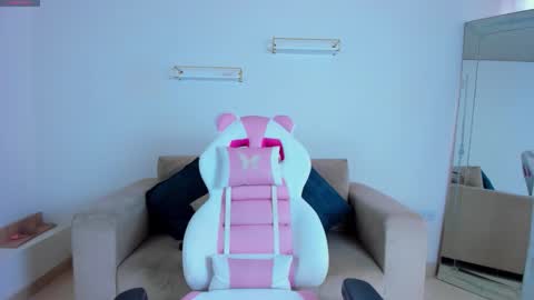 Snapshot of _april_smith_ chatting on 02-24-26, 01:20 online show from 02-24-26, 01:20