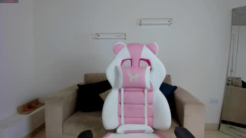 Snapshot of _april_smith_ chatting on 02-25-26, 12:15 online show from 02-25-26, 12:15