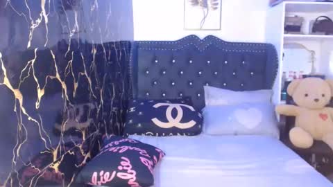 Snapshot of _arah chatting on 09-19-25, 01:51 arah online show from 09-19-25, 01:51