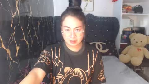 Snapshot of _arah chatting on 10-10-25, 01:21 arah online show from 10-10-25, 01:21