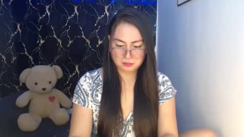 Snapshot of _arah chatting on 10-22-25, 02:45 arah online show from 10-22-25, 02:45