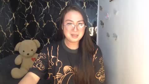 Snapshot of _arah chatting on 10-27-25, 11:03 arah online show from 10-27-25, 11:03