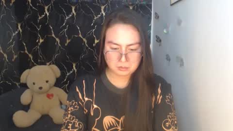 Snapshot of _arah chatting on 10-31-25, 11:11 arah online show from 10-31-25, 11:11