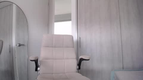 Snapshot of _arianalzate_ chatting on 03-12-25, 05:28 60 online show from 03-12-25, 05:28