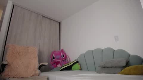 Snapshot of _arianalzate_ chatting on 09-26-25, 12:36 60 online show from 09-26-25, 12:36