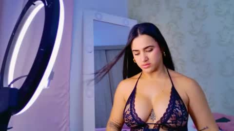 Snapshot of _ariannacruz chatting on 03-22-26, 01:31 Queen Cruz online show from 03-22-26, 01:31