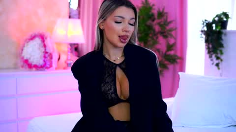 Snapshot of _arielle chatting on 10-02-25, 08:21 Arielle online show from 10-02-25, 08:21