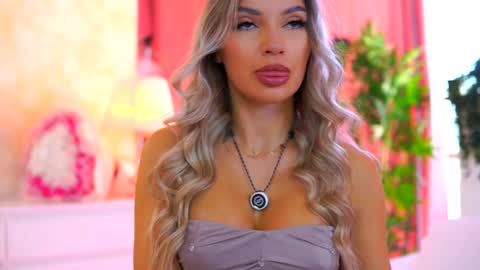 Snapshot of _arielle chatting on 10-10-25, 08:57 Arielle online show from 10-10-25, 08:57