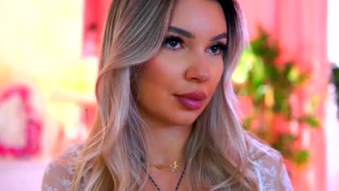 Snapshot of _arielle chatting on 10-11-25, 09:19 Arielle online show from 10-11-25, 09:19