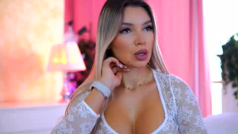 Snapshot of _arielle chatting on 10-21-25, 08:15 Arielle online show from 10-21-25, 08:15