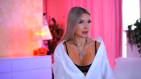 Snapshot of _arielle chatting on 11-17-25, 09:59 Arielle online show from 11-17-25, 09:59