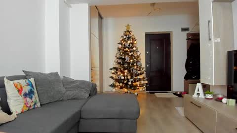 Ariana online show from 12-26-24, 08:28