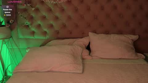   online show from 10-06-25, 04:43