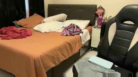 Snapshot of _ashley27 chatting on 10-14-25, 02:56 Angie online show from 10-14-25, 02:56