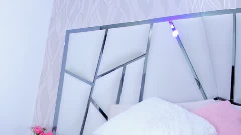 Snapshot of _aurora18 chatting on 12-29-24, 03:11 Aura online show from 12-29-24, 03:11