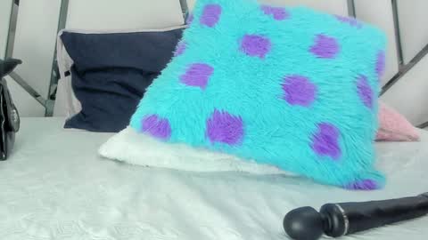 Snapshot of _aurora18 chatting on 12-30-24, 07:11 Aura online show from 12-30-24, 07:11