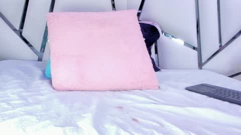 Snapshot of _aurora18 chatting on 12-30-24, 10:12 Aura online show from 12-30-24, 10:12