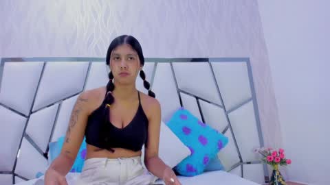 Snapshot of _aurora18 chatting on 01-12-25, 03:07 Aura online show from 01-12-25, 03:07