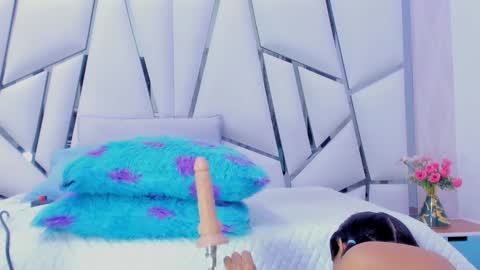 Snapshot of _aurora18 chatting on 01-12-25, 06:17 Aura online show from 01-12-25, 06:17