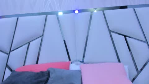 Snapshot of _aurora18 chatting on 02-07-25, 03:12 Aura online show from 02-07-25, 03:12