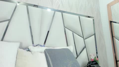 Snapshot of _aurora18 chatting on 03-10-25, 03:01 Aura online show from 03-10-25, 03:01