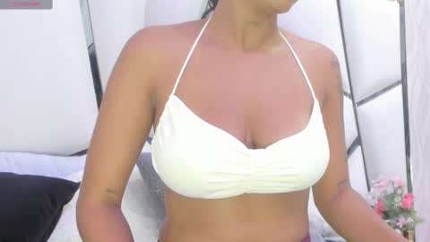 Snapshot of _aurora18 chatting on 03-12-25, 03:02 Aura online show from 03-12-25, 03:02