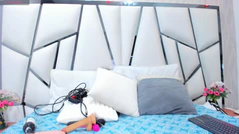 Snapshot of _aurora18 chatting on 09-19-25, 10:21 Aura online show from 09-19-25, 10:21