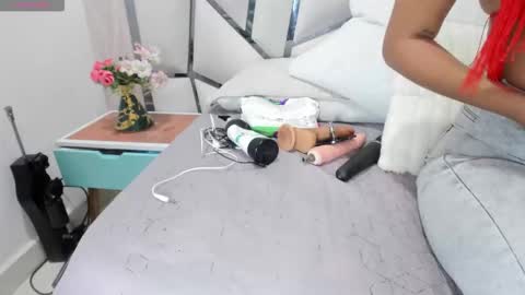 Snapshot of _aurora18 chatting on 09-27-25, 03:11 Aura online show from 09-27-25, 03:11