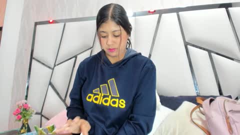 Snapshot of _aurora18 chatting on 10-21-25, 03:07 Aura online show from 10-21-25, 03:07