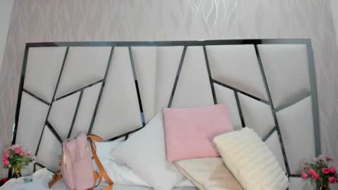 Snapshot of _aurora18 chatting on 10-25-25, 03:14 Aura online show from 10-25-25, 03:14