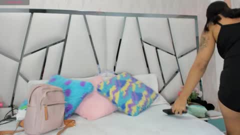 Aura online show from 01-08-26, 03:09