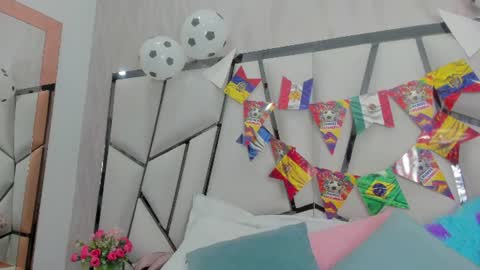 Aura online show from 06-25-26, 03:06