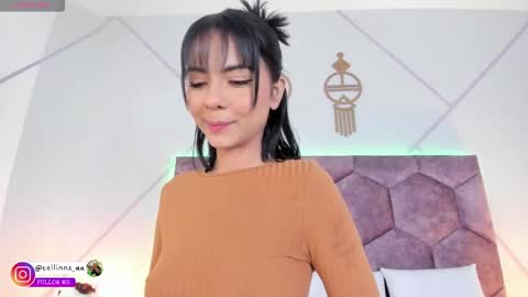 _aurora_collins_ online show from 11-19-25, 12:49