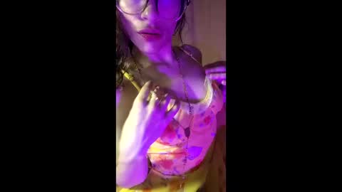 Snapshot of _available_ chatting on 03-22-26, 12:47 _available_ online show from 03-22-26, 12:47