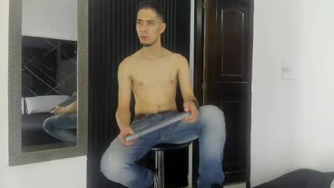 Snapshot of _axel_09 chatting on 04-19-26, 04:01 _axel_09 online show from 04-19-26, 04:01