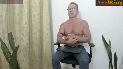 Snapshot of _axelking1_ chatting on 07-14-26, 01:52 Axel online show from 07-14-26, 01:52