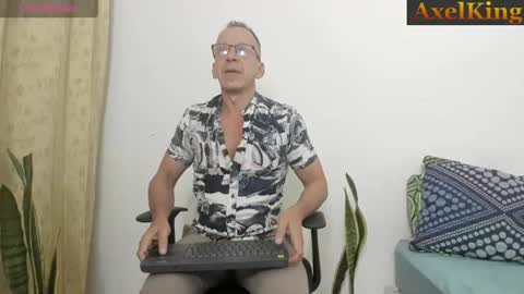 Snapshot of _axelking1_ chatting on 07-16-26, 11:38 Axel online show from 07-16-26, 11:38