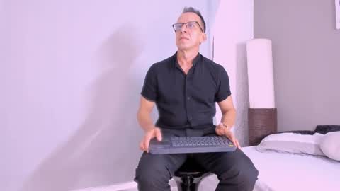 _axelking_ online show from 10-15-25, 11:43