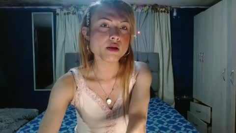 _azalea_65 online show from 10-07-25, 02:09