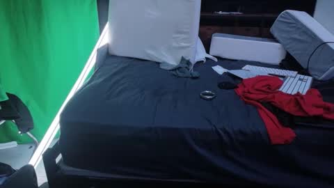 Snapshot of _bearyhairy_ chatting on 02-25-26, 03:49 Chupa Bear online show from 02-25-26, 03:49